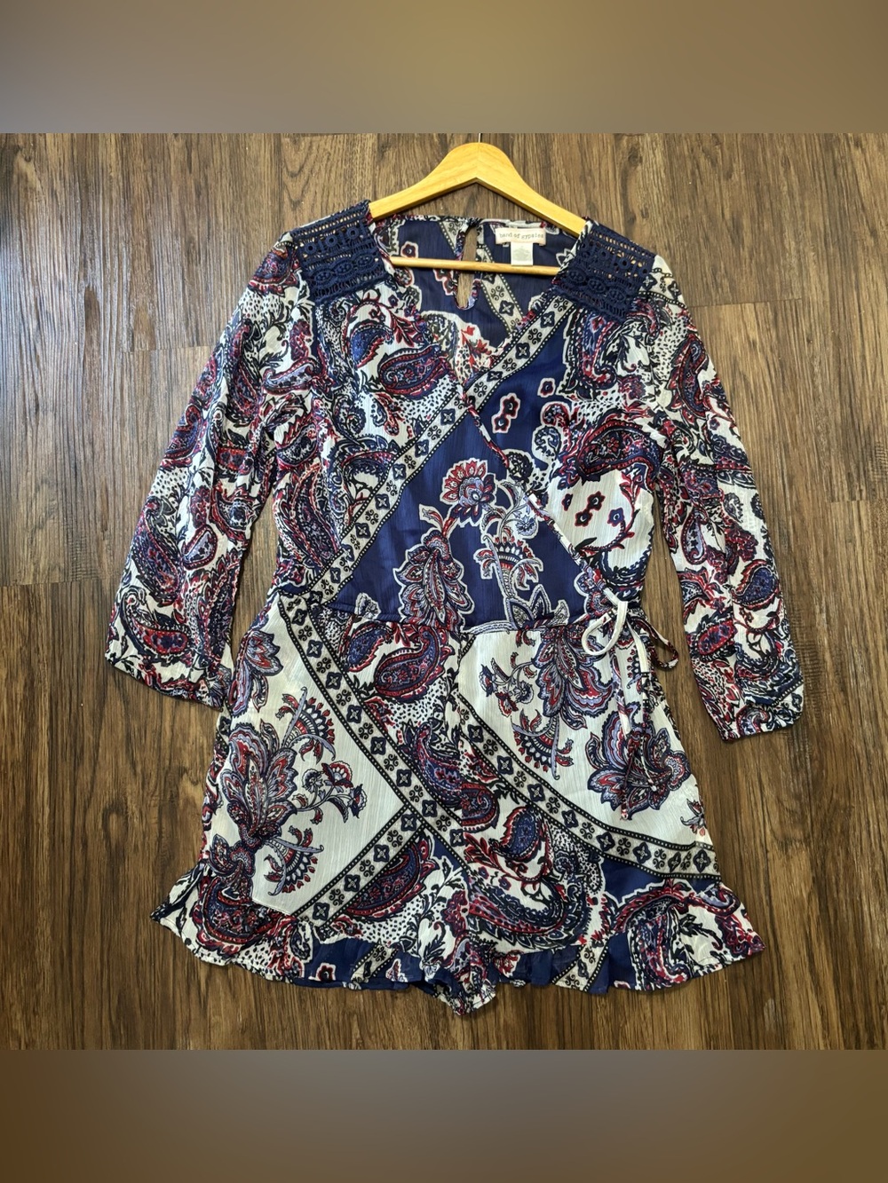 Band of Gypsies Paisley Wrap Ruffle Hem Romper Jumpsuit Navy Red M